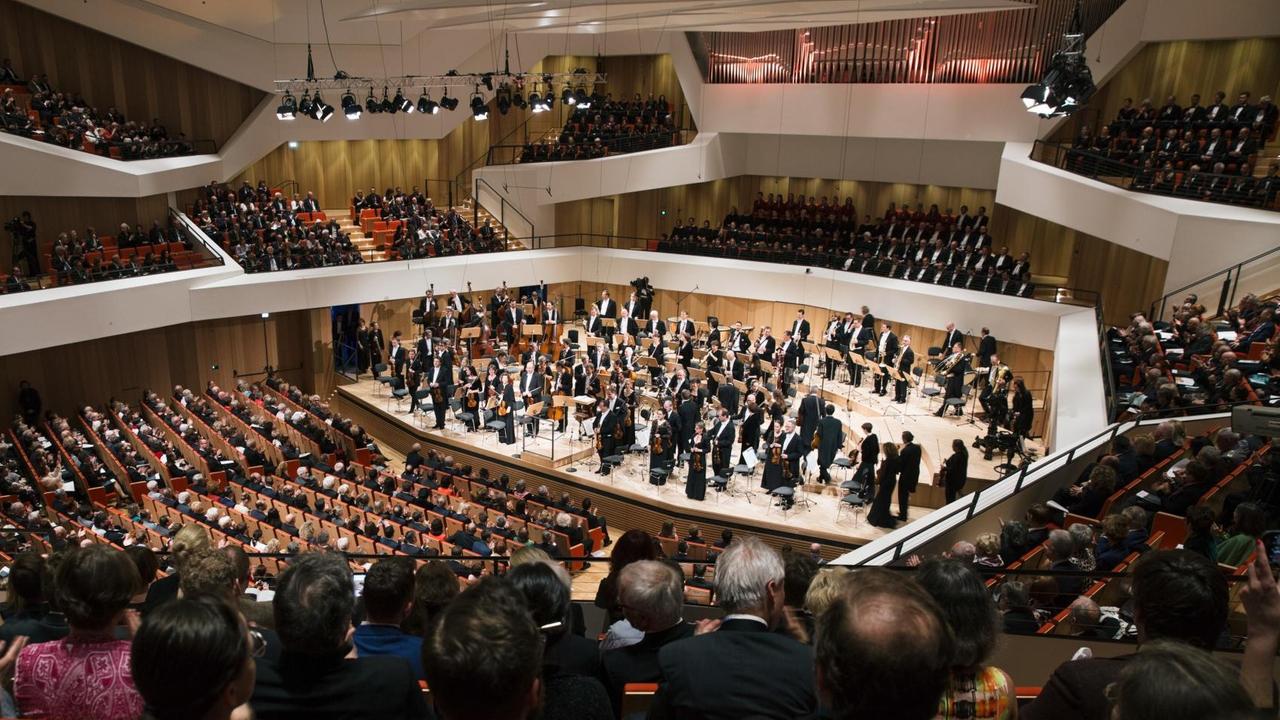 Dvořák with Dresdner Philharmonie